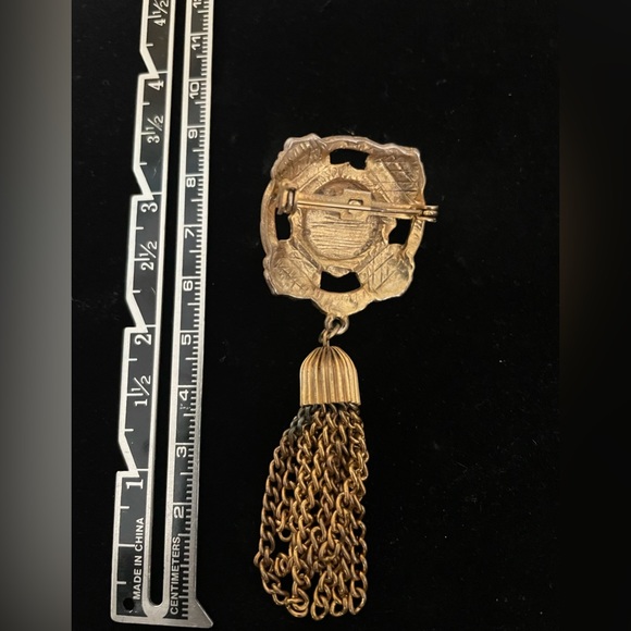 Vintage-style Gold and Faux Pearl Tassel Brooch/Pin - Picture 2 of 2